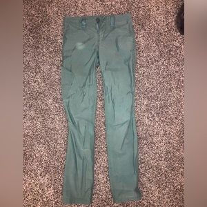 Green women’s Patagonia quick dry pants size 2